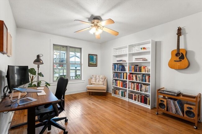 Building Photo - 3007 E 18th St