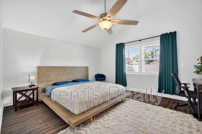 Building Photo - 4201 3rd Ave N