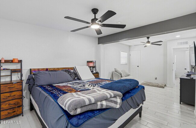 Building Photo - 7740 Phoenix Ave