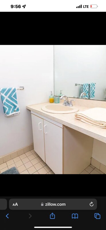 Building Photo - 303 Holly Ln