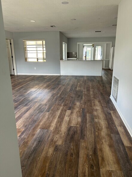 Building Photo - 10415 113th St