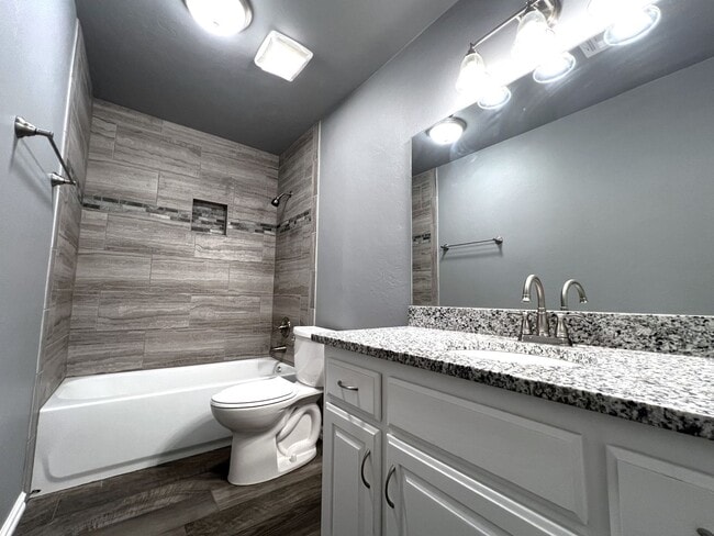 Building Photo - Spacious Modern Living