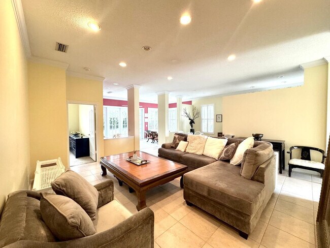 Building Photo - 2871 SW Brighton Way