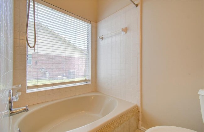 Building Photo - 11810 Stone Bridge Dr