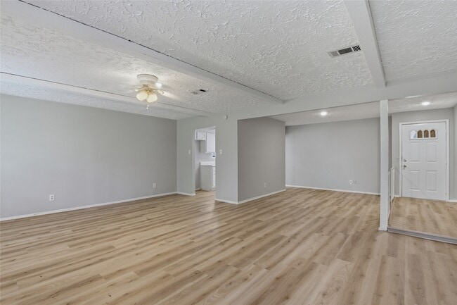 Building Photo - 6015 Knotty Post Ln