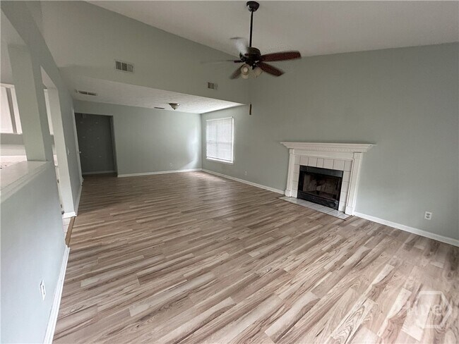 Building Photo - 137 Ropemaker Ln