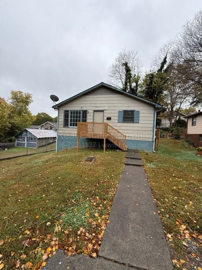 Primary Photo - 730 Laurel St