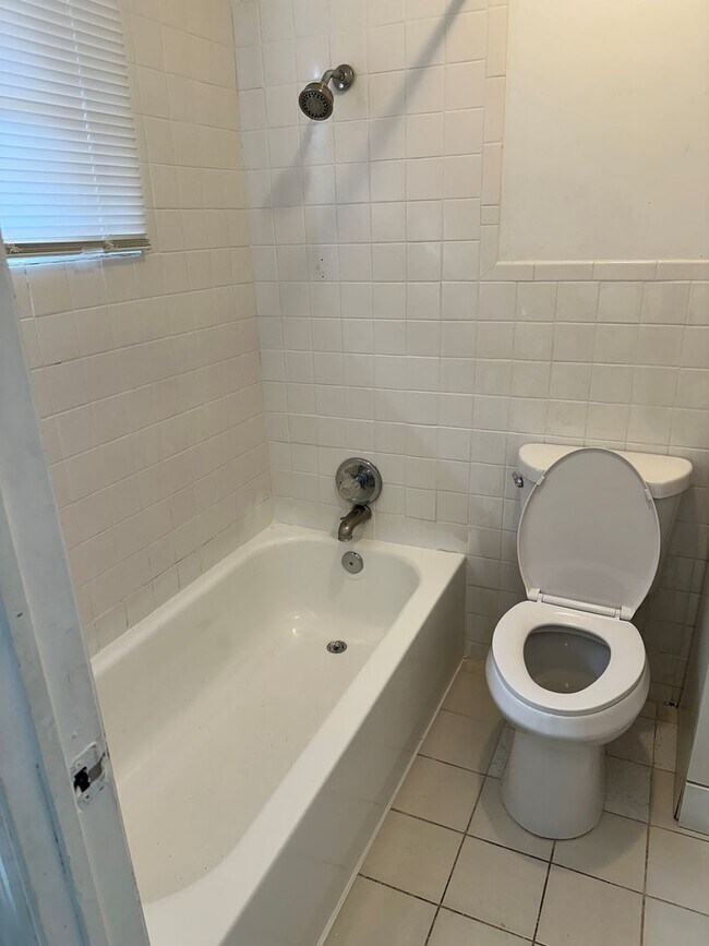 Building Photo - 212 NW 11th St