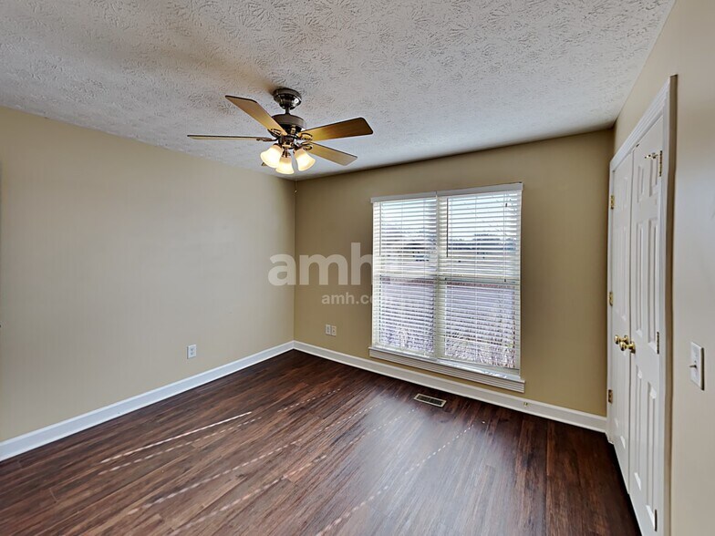 Building Photo - 305 Karlee Dr