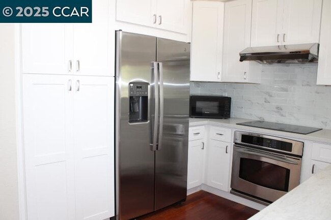 Building Photo - 247 Catalina Dr