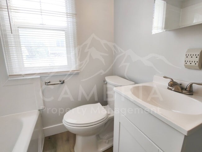 Building Photo - 1015 E 2700 S