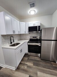 Building Photo - 5012 W Stiles St