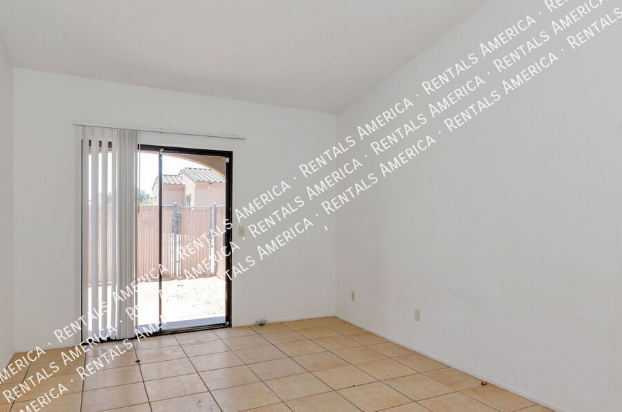Building Photo - 1366 N Riverview Blvd