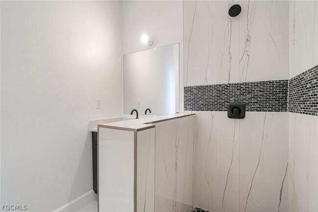 Building Photo - 4725-4727-4727 27th St SW