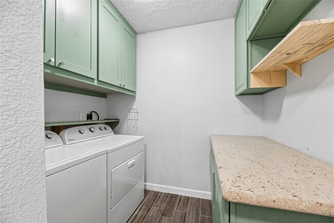 Building Photo - 4513 W 43rd St