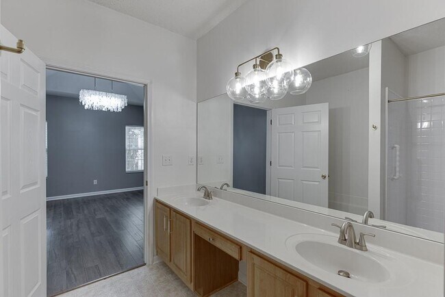 Building Photo - 2464 Laurelfield Dr