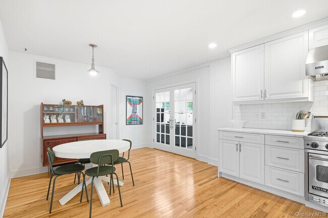 Building Photo - 60 Hillside Ln