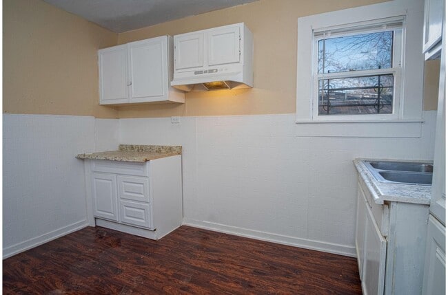 Building Photo - Great Home So Close to Downtown!