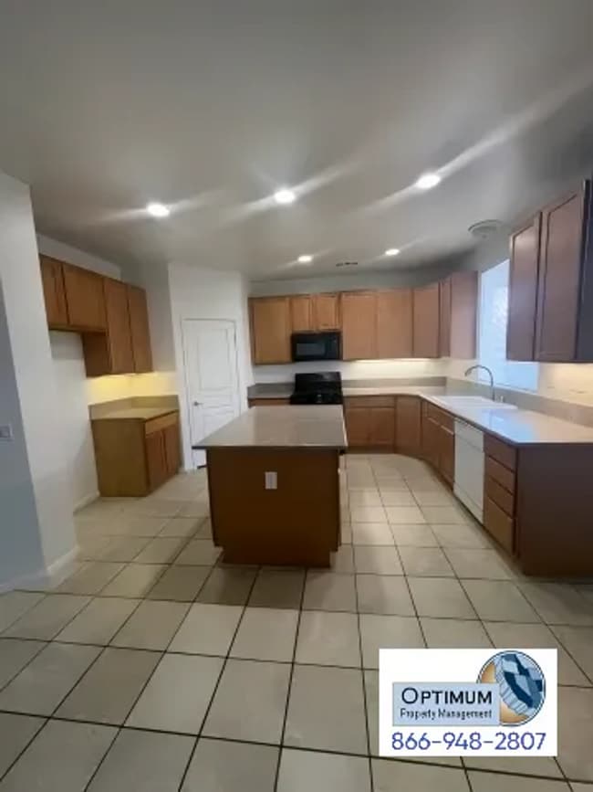 Building Photo - Beautiful 4-bedroom, 3-bathroom two-story home located in a desirable HOA community