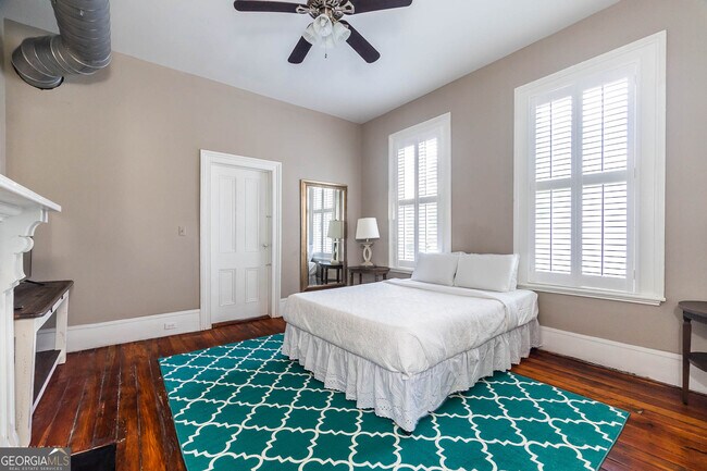 Building Photo - 875 Orange Terrace