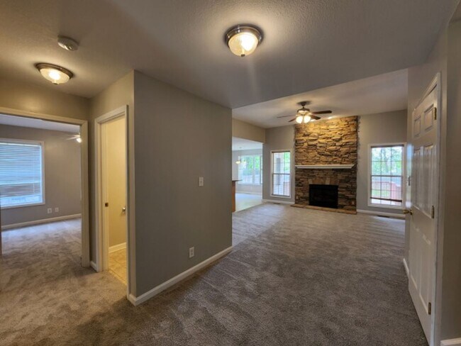 Building Photo - 1/2 OFF 1st Month's Rent