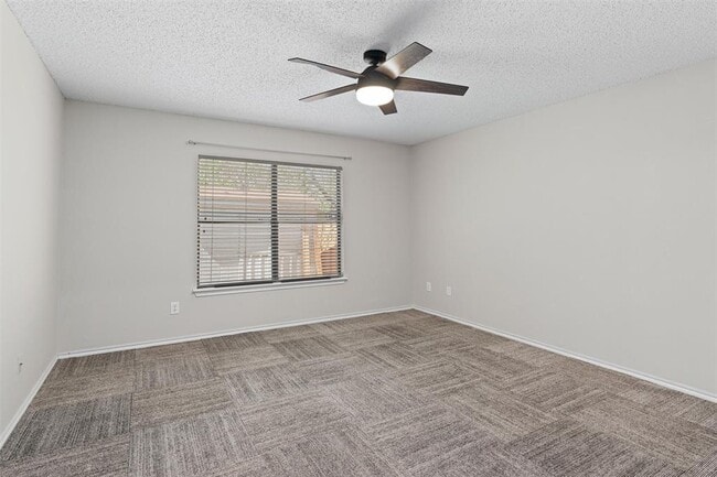 Building Photo - 1353 Lakeside Loop
