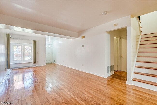 Building Photo - 536 Elsie Ave