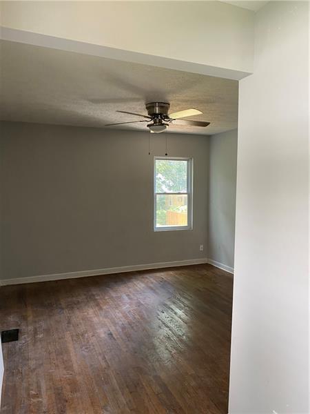 Building Photo - 950 Hall St SW