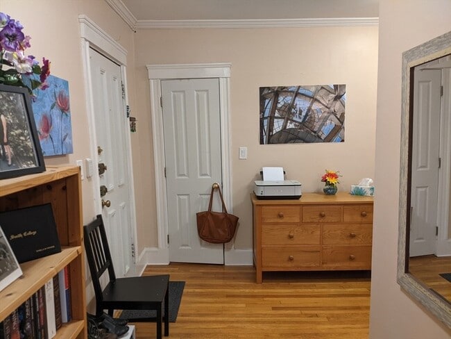 Building Photo - 66 Queensberry St