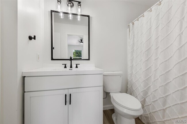 Building Photo - 32 Laura Dr