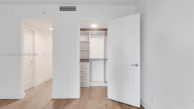 Building Photo - 555 NE 34th St