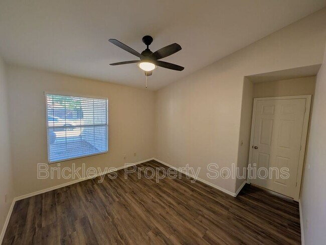 Building Photo - 618 W Tumbleweed Rd