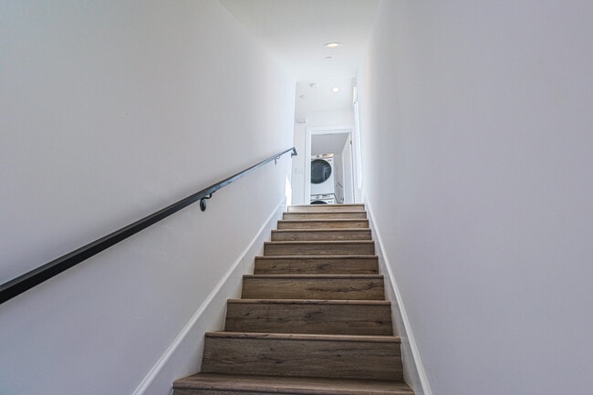 Building Photo - 5932 Lemp Ave