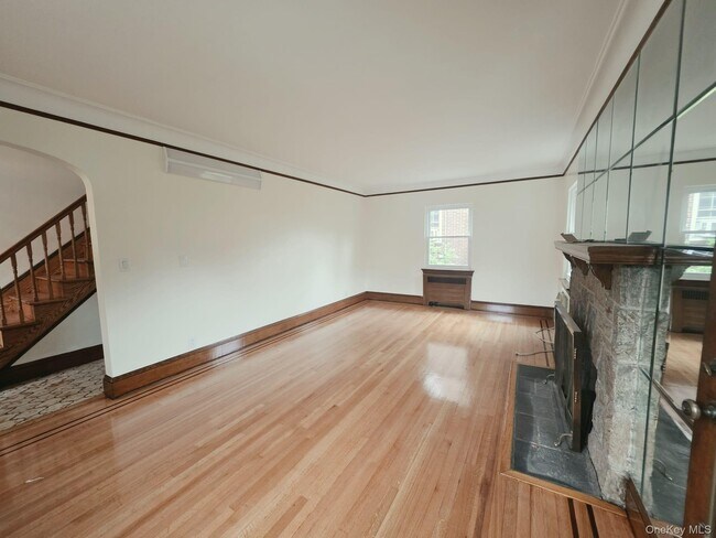Building Photo - 180-15 Dalny Rd