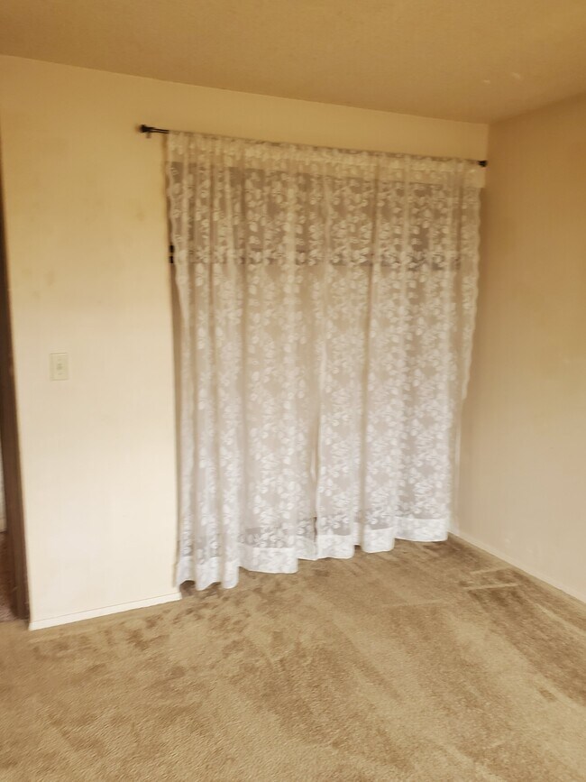 Building Photo - 206 E H St