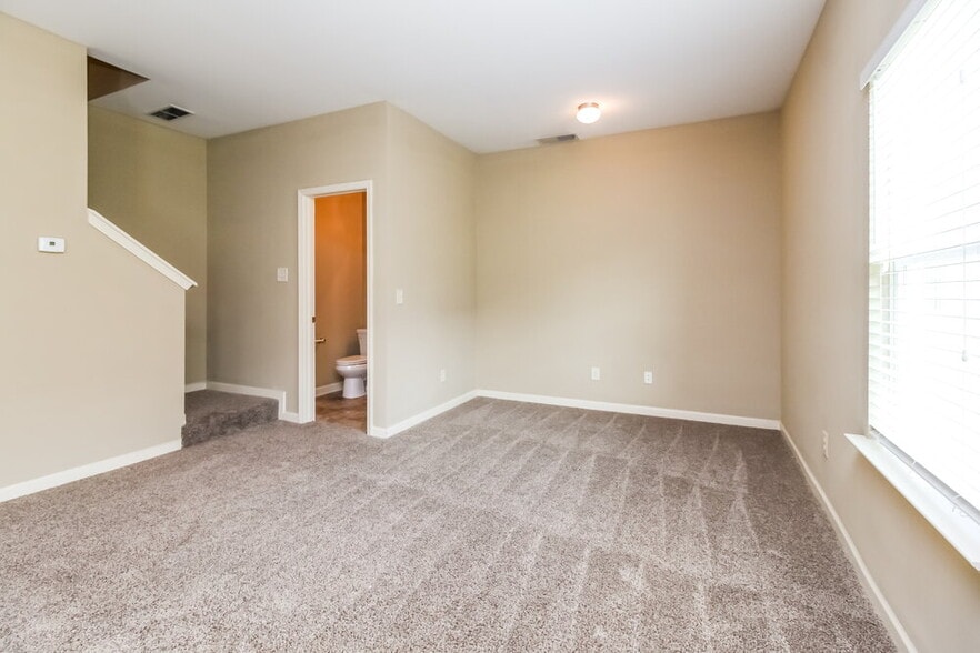 Building Photo - 41 Crescent Chase