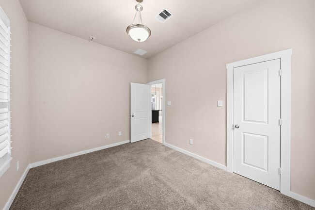 Building Photo - 17019 Seminole Ridge Dr