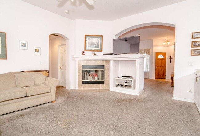 Building Photo - Sycamore Ranch 3 bedroom 2 bath FOR RENT