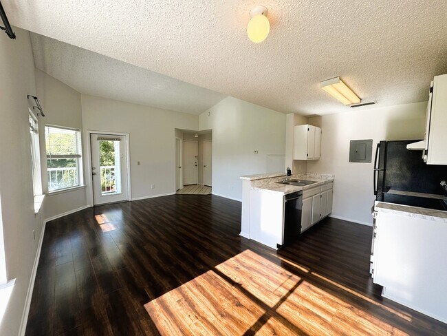Building Photo - 2608 Grassy Point Dr