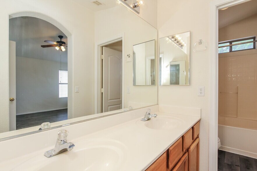 Building Photo - 3528 W Chama Dr