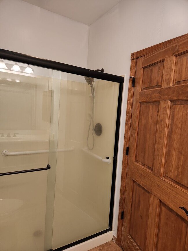 Building Photo - Furnished Bison Cove - 2 bed / 2 bath - Furnished Unit