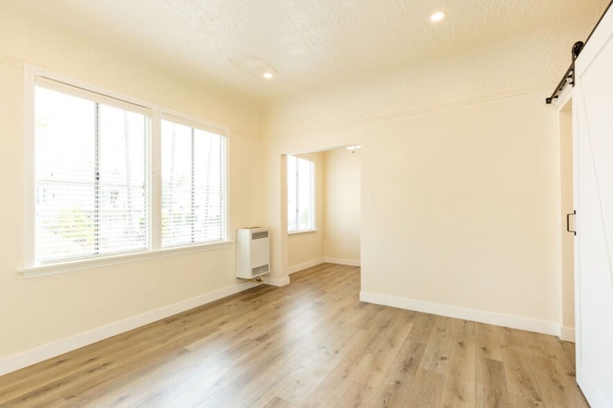 Interior Photo - Spacious Junior 1 Bedroom Oakwood/East Hollywood