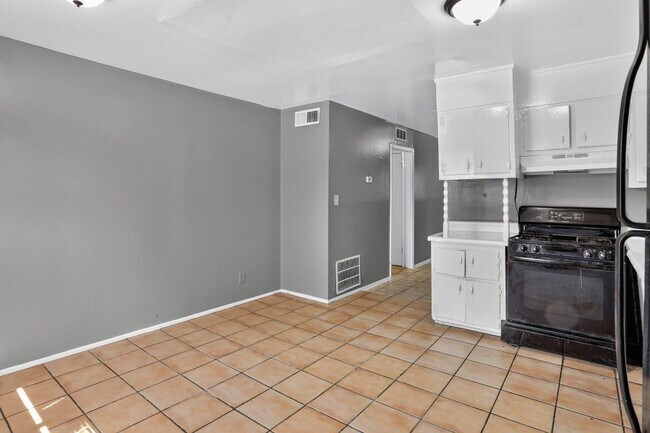 Building Photo - 609 Allen Dr