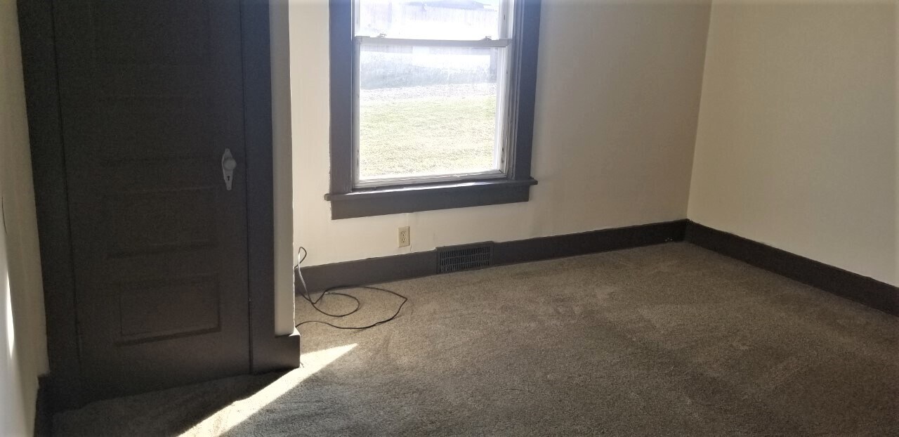 Building Photo - 911 Camden Ave SW