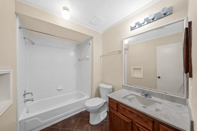 Building Photo - 2602 Cloverfield Ct