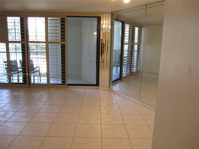 Building Photo - 1350 River Reach Dr