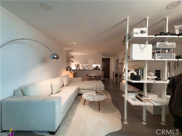 Building Photo - 532 N Rossmore Ave