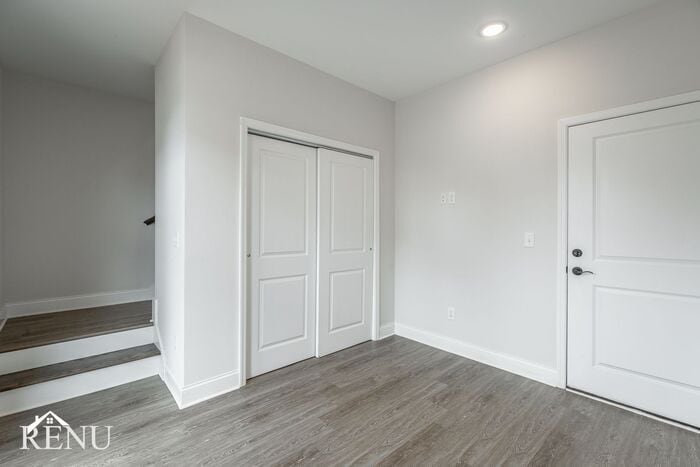 Building Photo - 5680 Sofias Cir