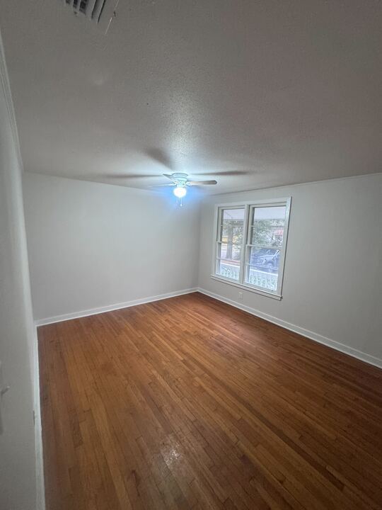 Building Photo - 4704 Belle Wood Dr S