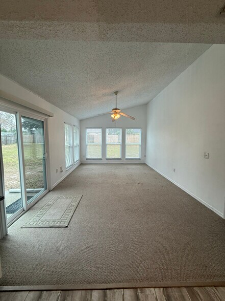 Building Photo - 6837 Woodgrain Ct